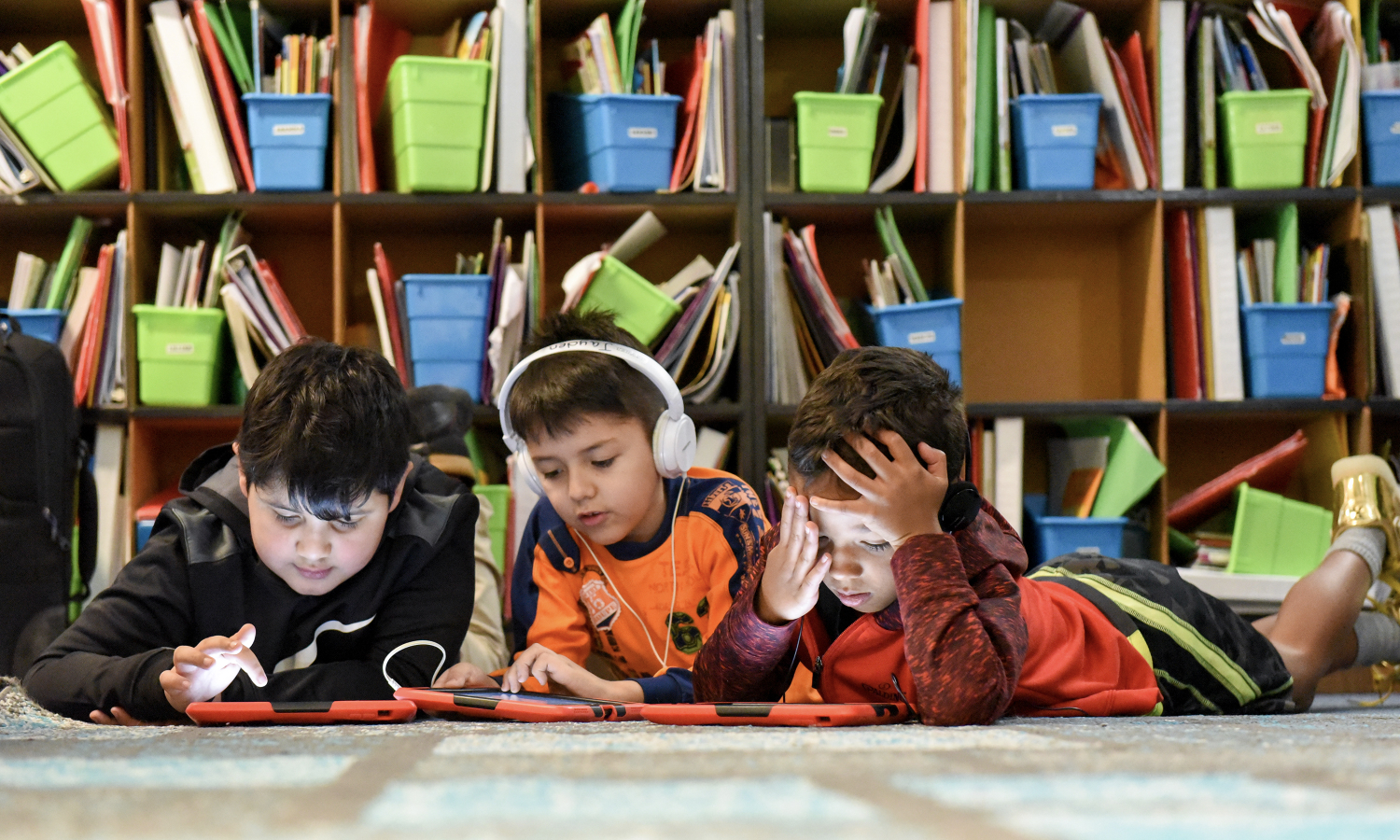 Kids at Beaverton SD use iPads in a library